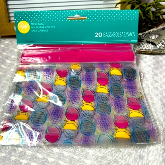 Wilton Party Supplies Wilton Treat Bag Reseal Hip Hop New Poshmark